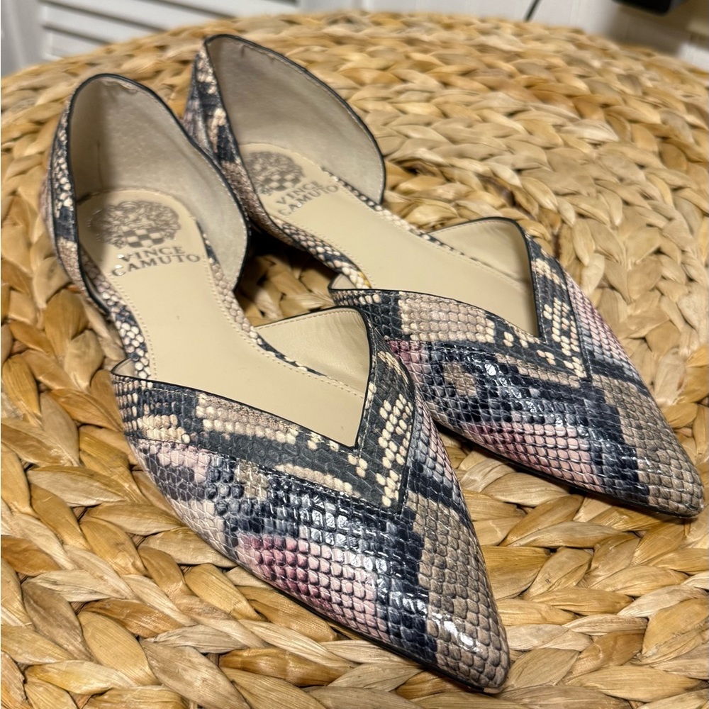Vince Camuto flats animal print, ivory size 7